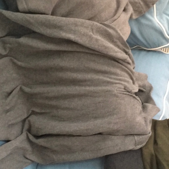 2pullover sweaters never worn  1 hoodie never worn - Picture 5 of 5